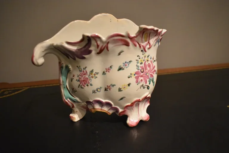 Bouquetière en faïence du Midi époque 18 ième