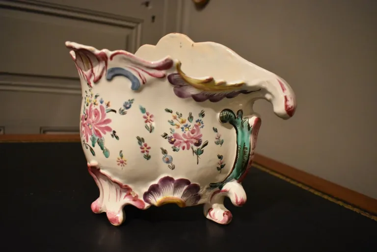 Bouquetière en faïence du Midi époque 18 ième