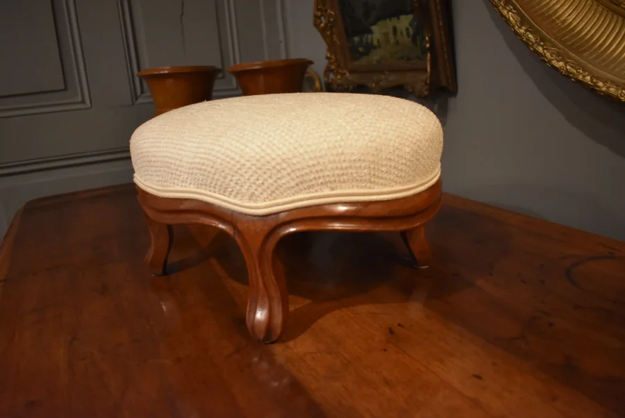 Tabouret de pieds en acajou