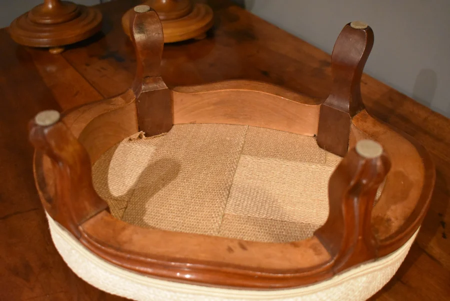Tabouret de pieds en acajou