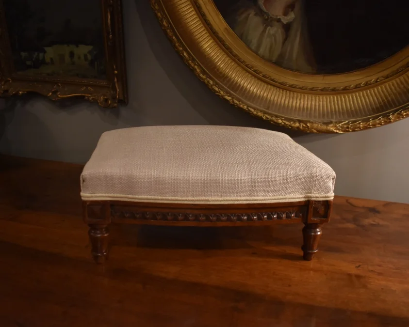Tabouret de pieds en noyer
