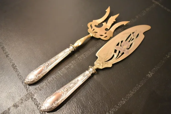 Couteau et fourchette de service à poisson