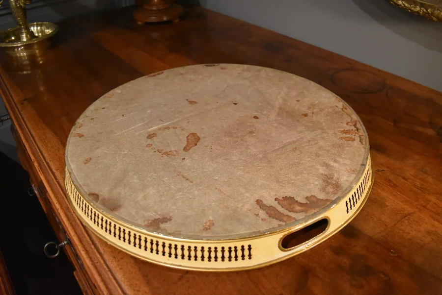 Plateau rond en tôle peinte