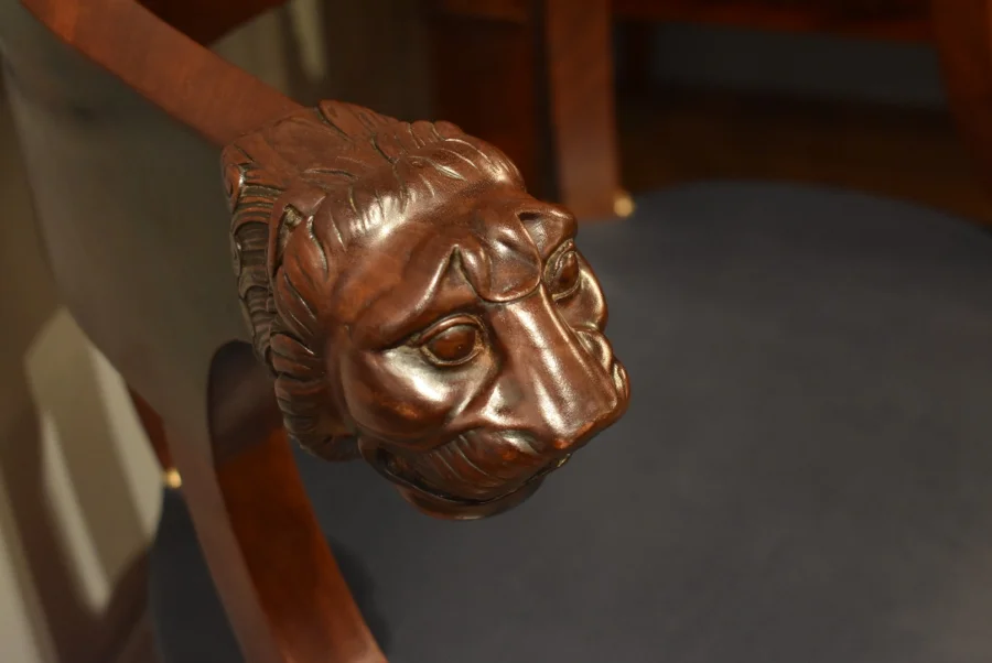 Fauteuil de bureau à têtes de lion