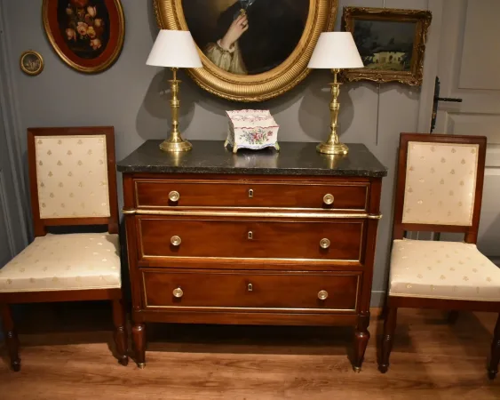 Kommode im Louis-XVI-Stil aus Mahagoni