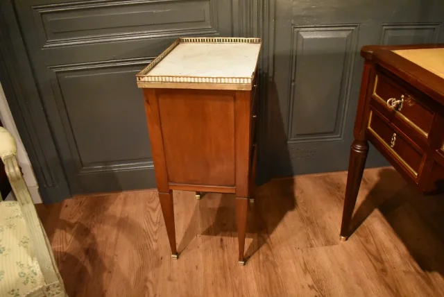 Chevet de style Louis XVI en acajou