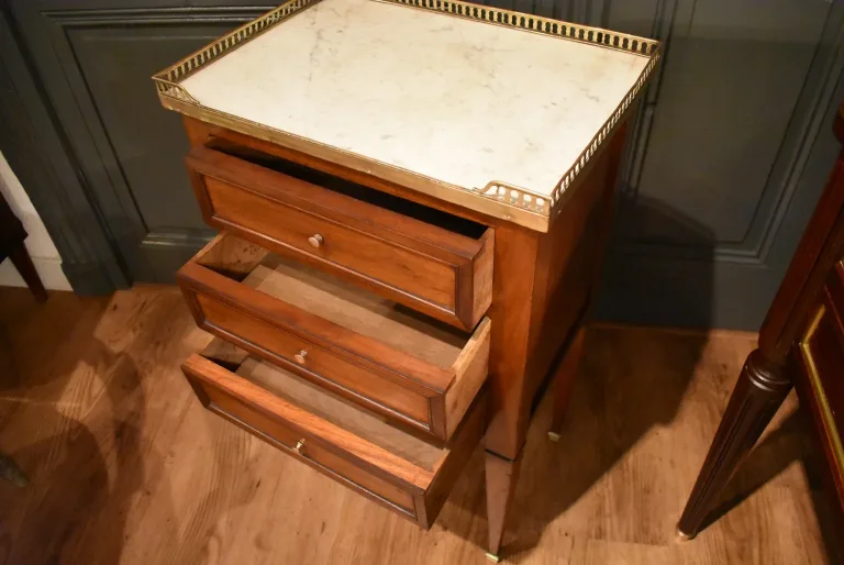 Chevet de style Louis XVI en acajou