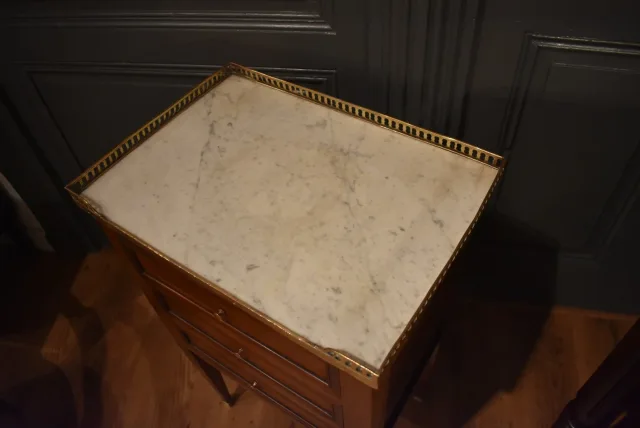 Chevet de style Louis XVI en acajou