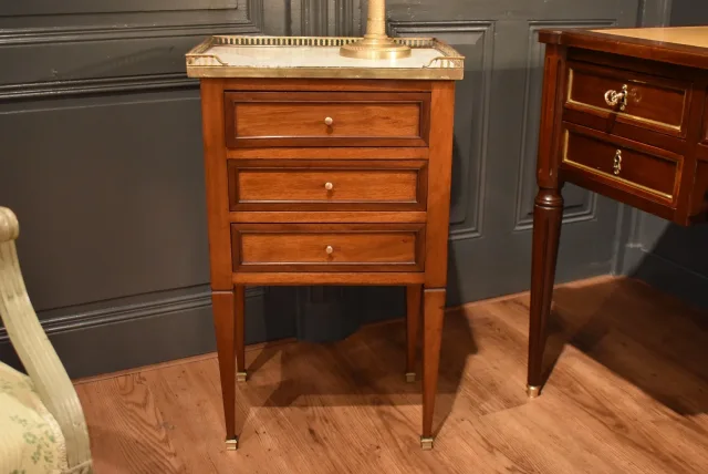 Chevet de style Louis XVI en acajou