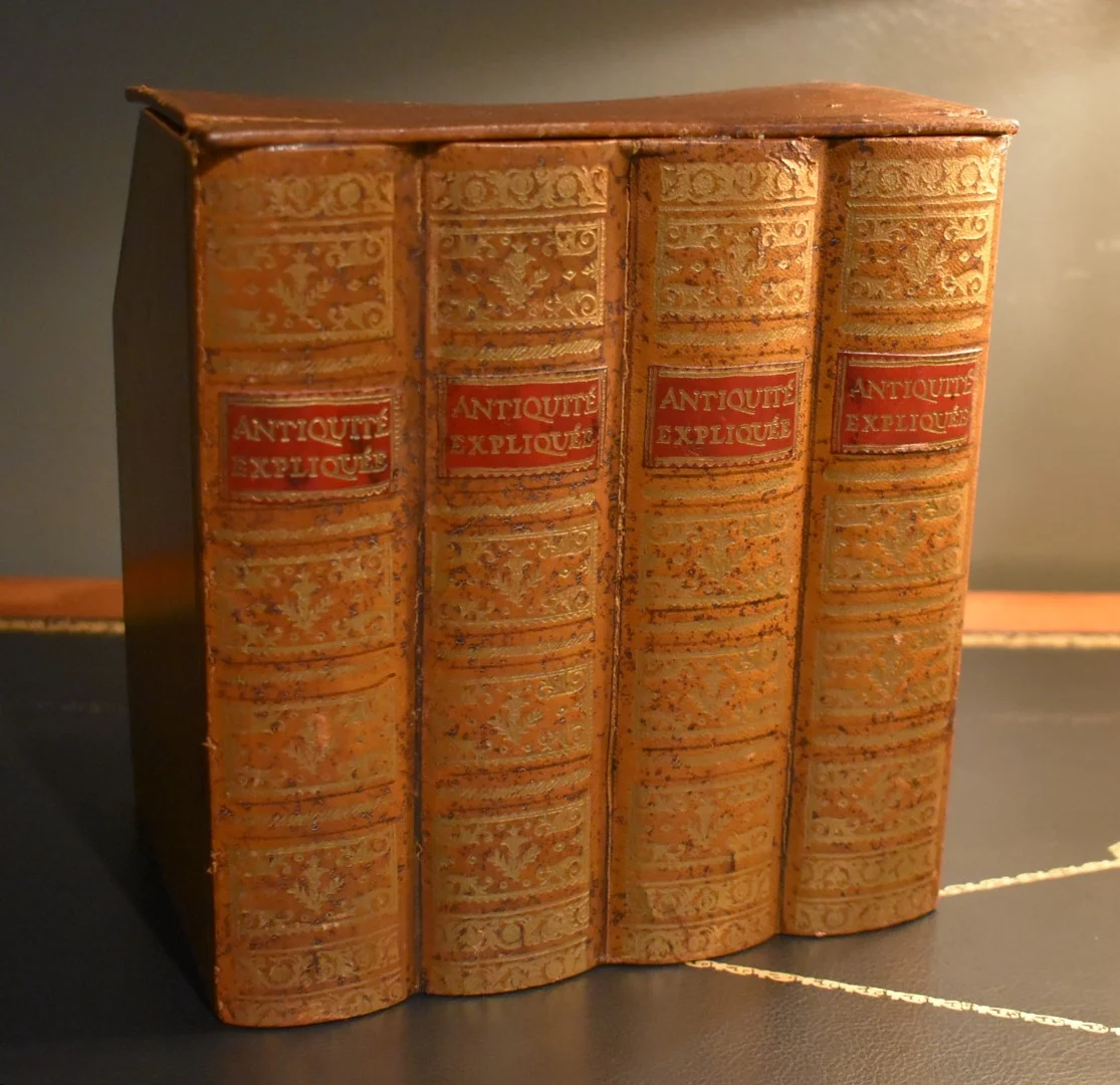 Boite en faux livres