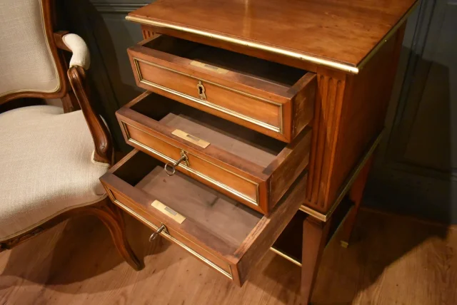 Table chiffonnière de style Louis XVI