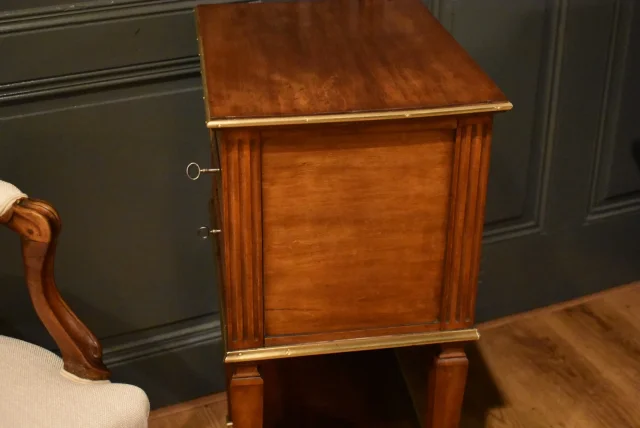 Table chiffonnière de style Louis XVI