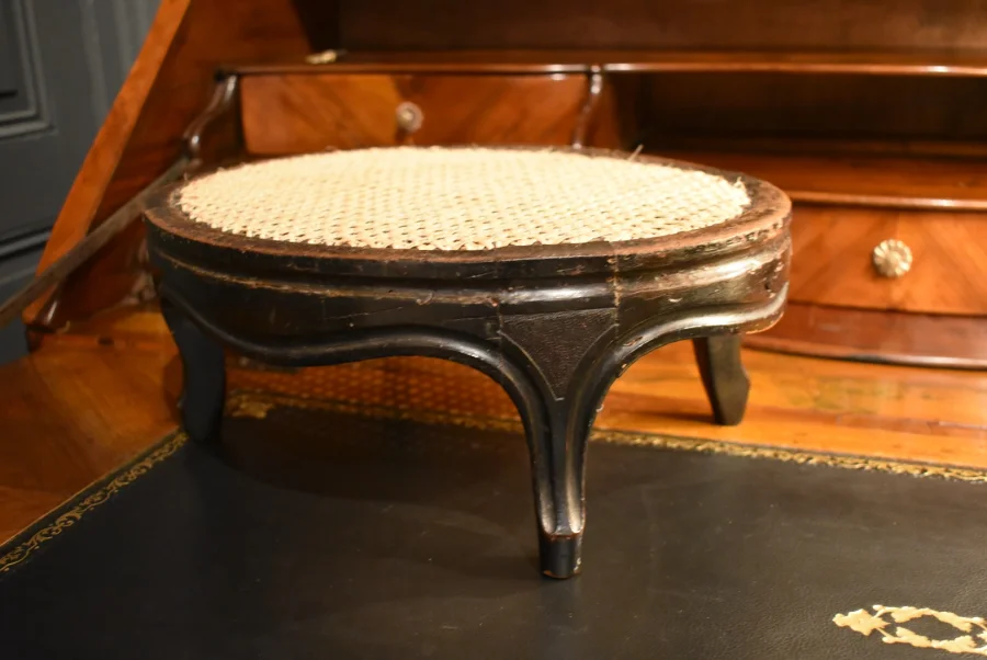 Tabouret de pieds canné