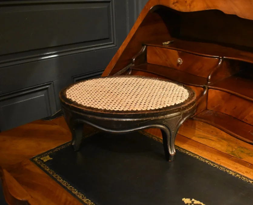 Tabouret de pieds canné