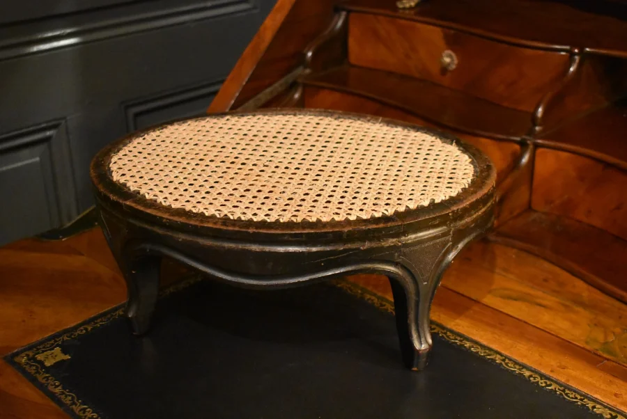 Tabouret de pieds canné