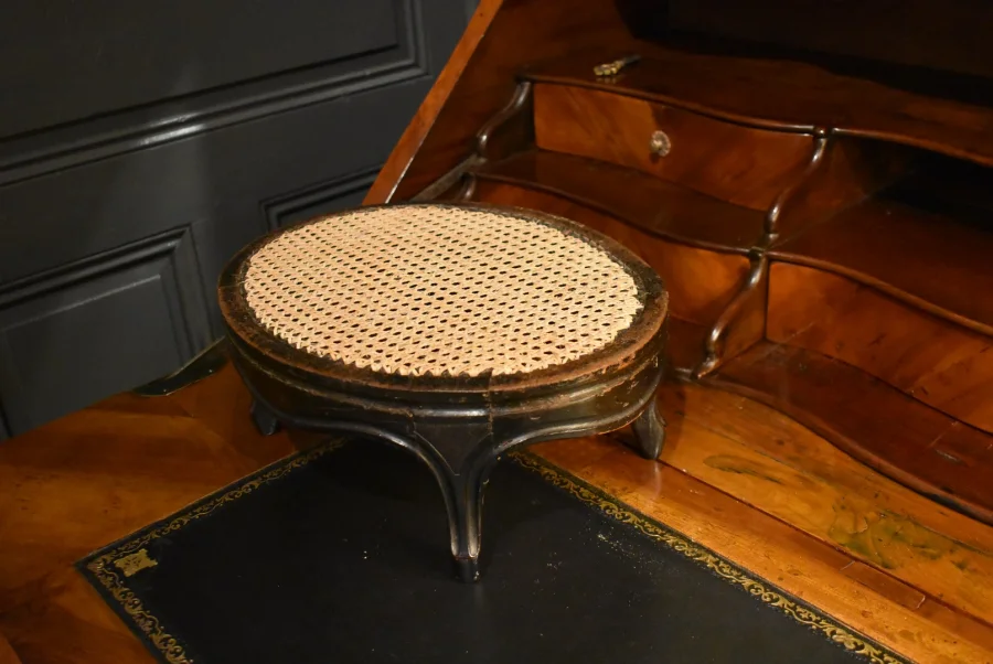 Tabouret de pieds canné