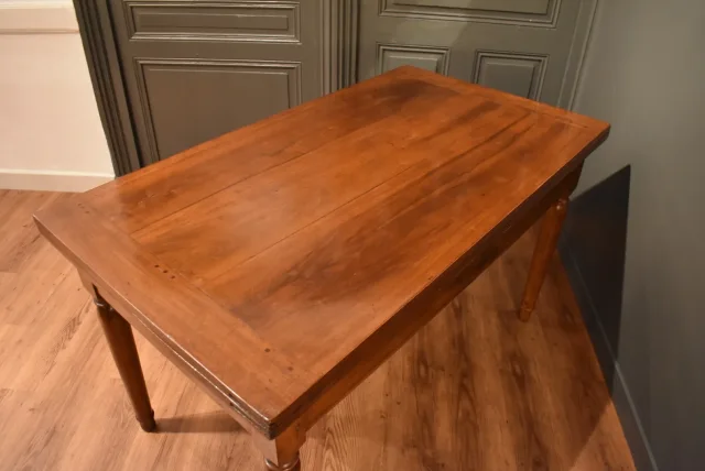 Table portefeuille en noyer