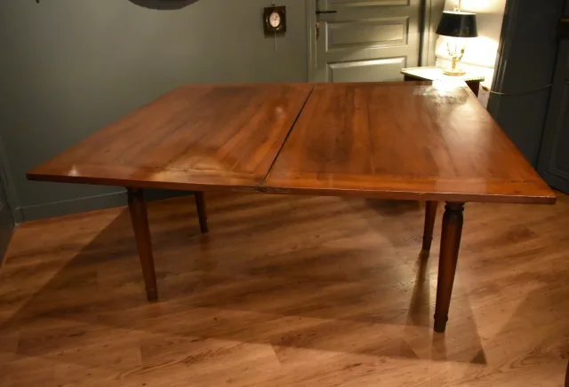 Table portefeuille en noyer