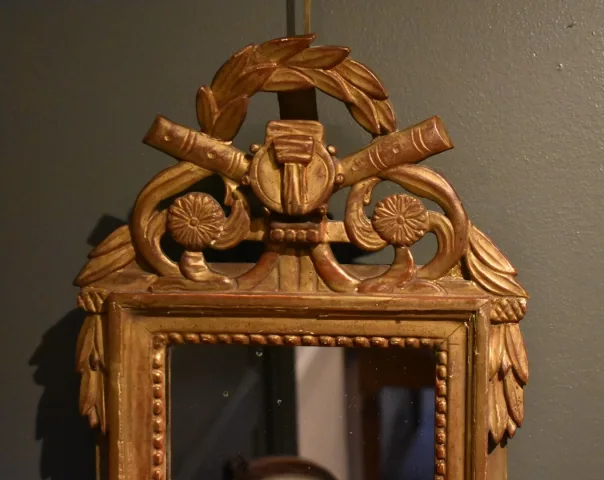 Petit miroir de style Louis XVI
