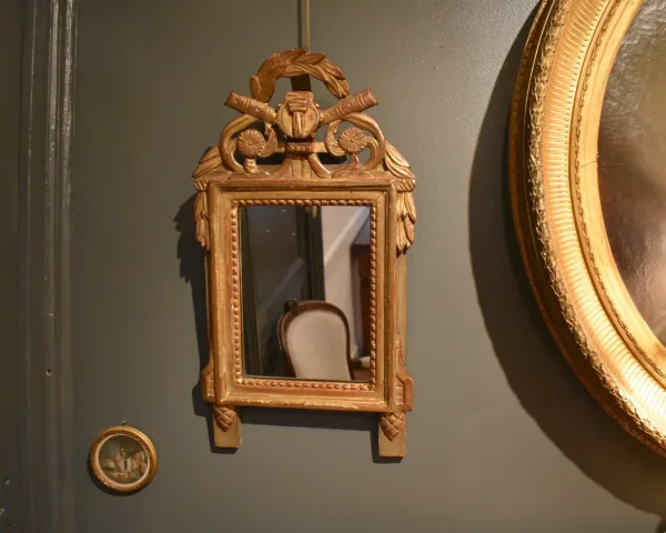 Petit miroir de style Louis XVI