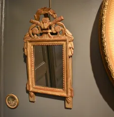 Petit miroir de style Louis XVI