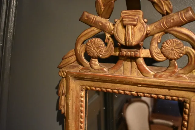 Petit miroir de style Louis XVI