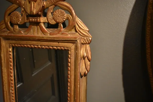 Petit miroir de style Louis XVI