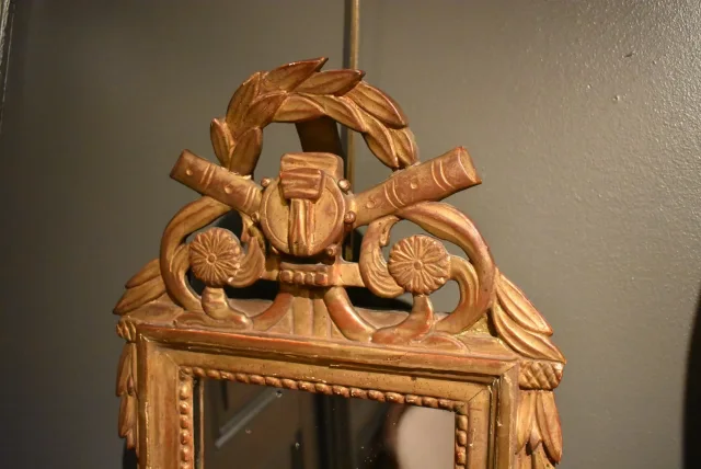 Petit miroir de style Louis XVI
