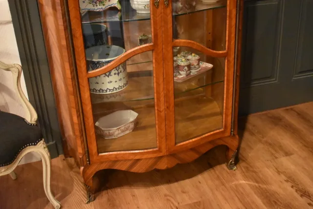 Vitrine de style Louis XV