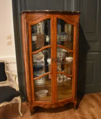 Vitrine de style Louis XV