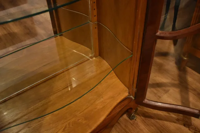 Vitrine de style Louis XV