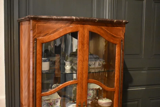 Vitrine de style Louis XV