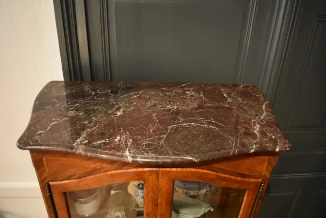 Vitrine de style Louis XV