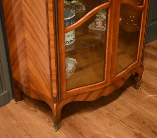 Vitrine de style Louis XV