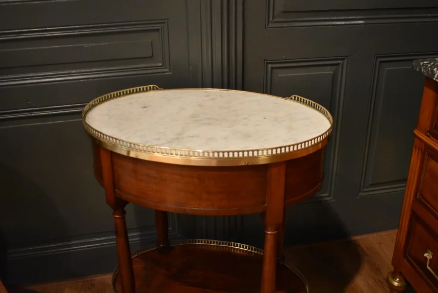 Table d'appoint ovale en acajou