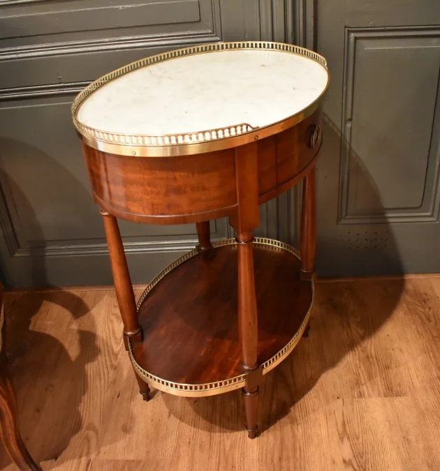 Table d'appoint ovale en acajou