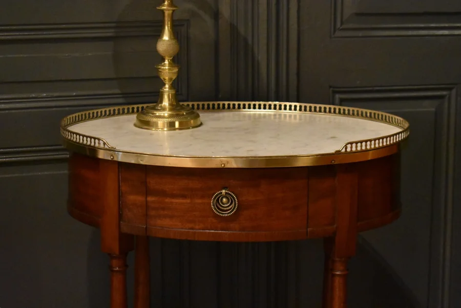 Table d'appoint ovale en acajou