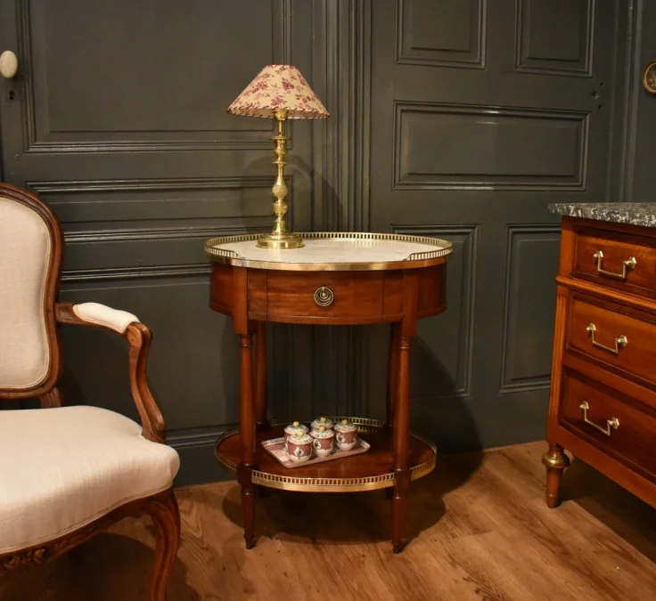 Table d'appoint ovale en acajou