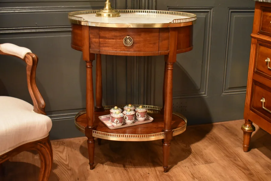 Table d'appoint ovale en acajou