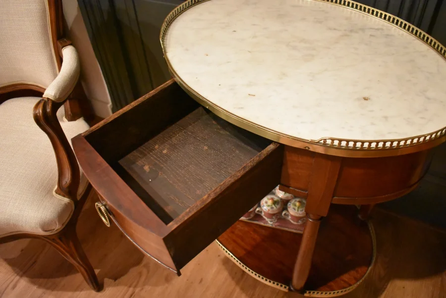 Table d'appoint ovale en acajou