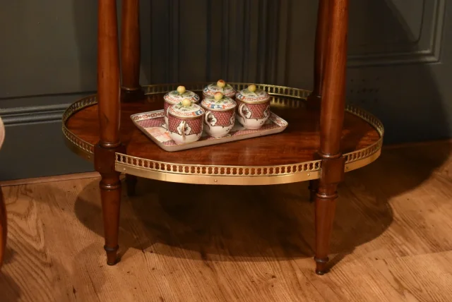 Table d'appoint ovale en acajou
