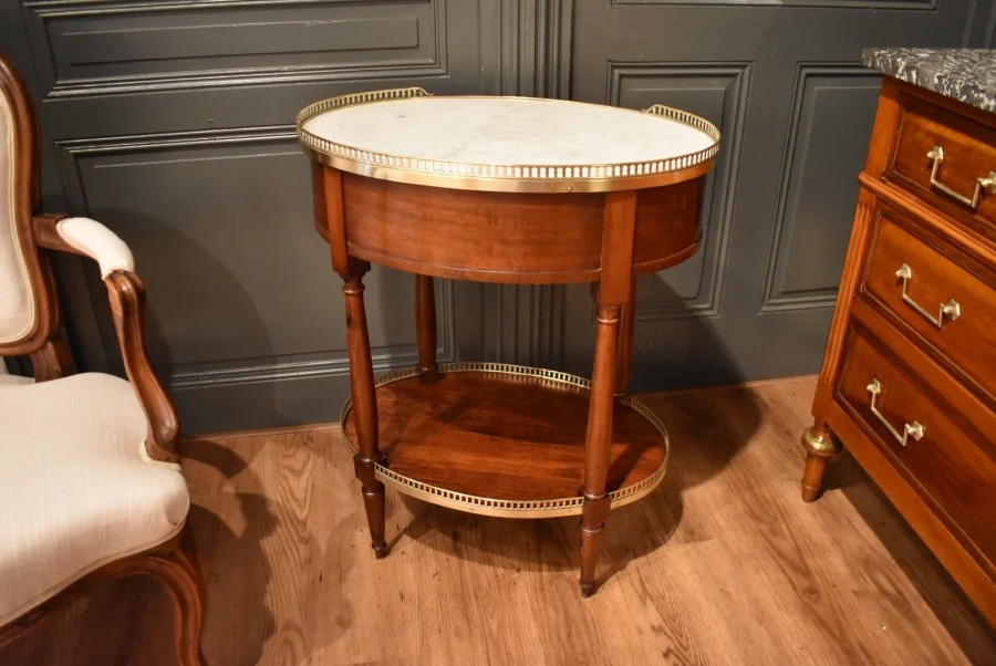 Table d'appoint ovale en acajou