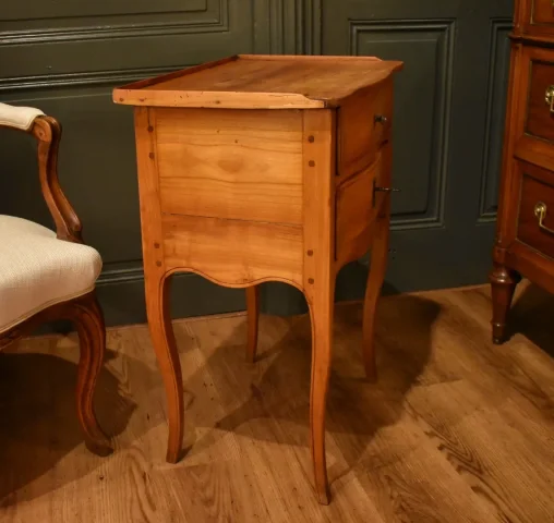 Table chiffonnière Louis XV en merisier