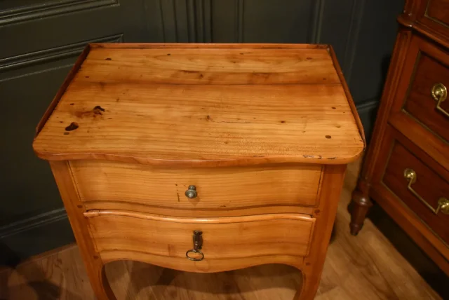 Table chiffonnière Louis XV en merisier