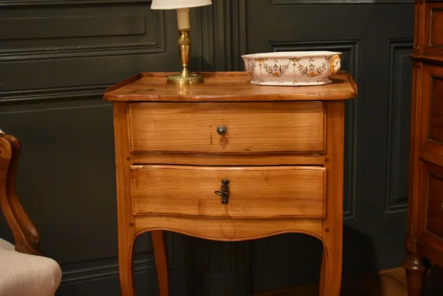 Table chiffonnière Louis XV en merisier