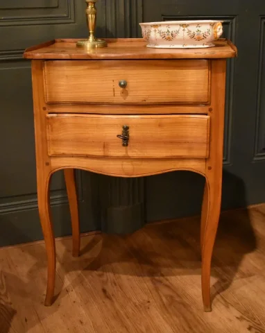 Table chiffonnière Louis XV en merisier