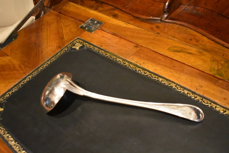 Ménagère en métal argenté modèle "coquille"