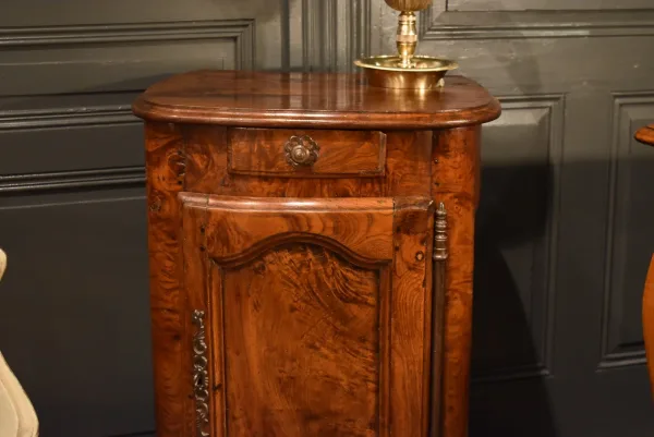 Confiturier ou bout de table de style Louis XV
