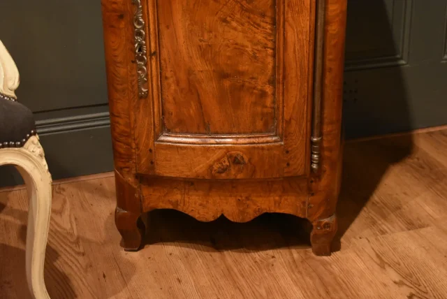 Confiturier ou bout de table de style Louis XV