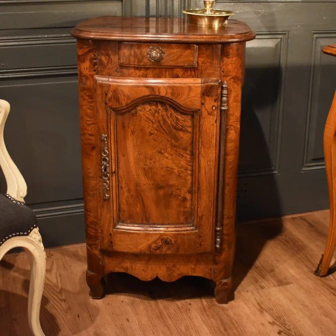 Confiturier ou bout de table de style Louis XV